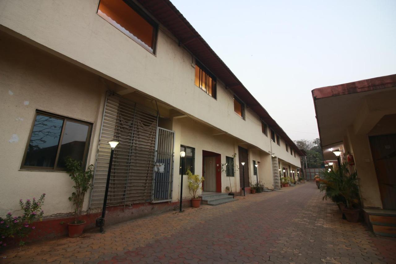Hotel Nest Inn Residency Bhiwandi Екстериор снимка