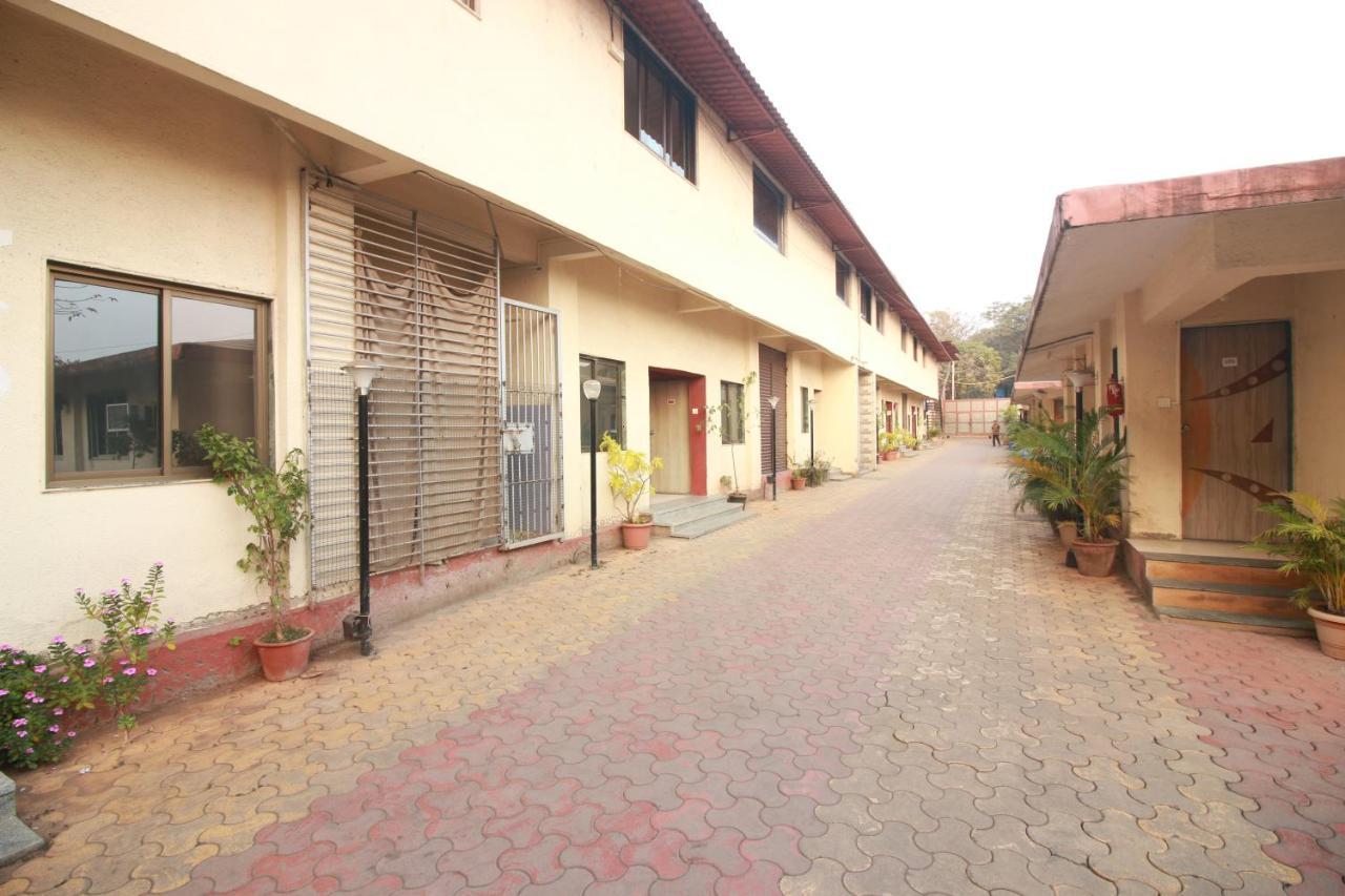 Hotel Nest Inn Residency Bhiwandi Екстериор снимка